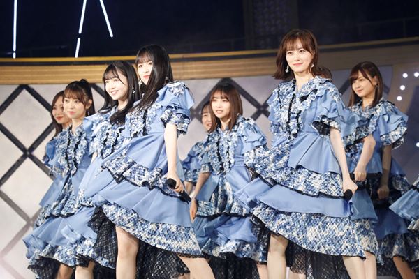 乃木坂46を牽引する覚悟をみせた3期生ライブ、歴代衣装を纏い全31曲 ...