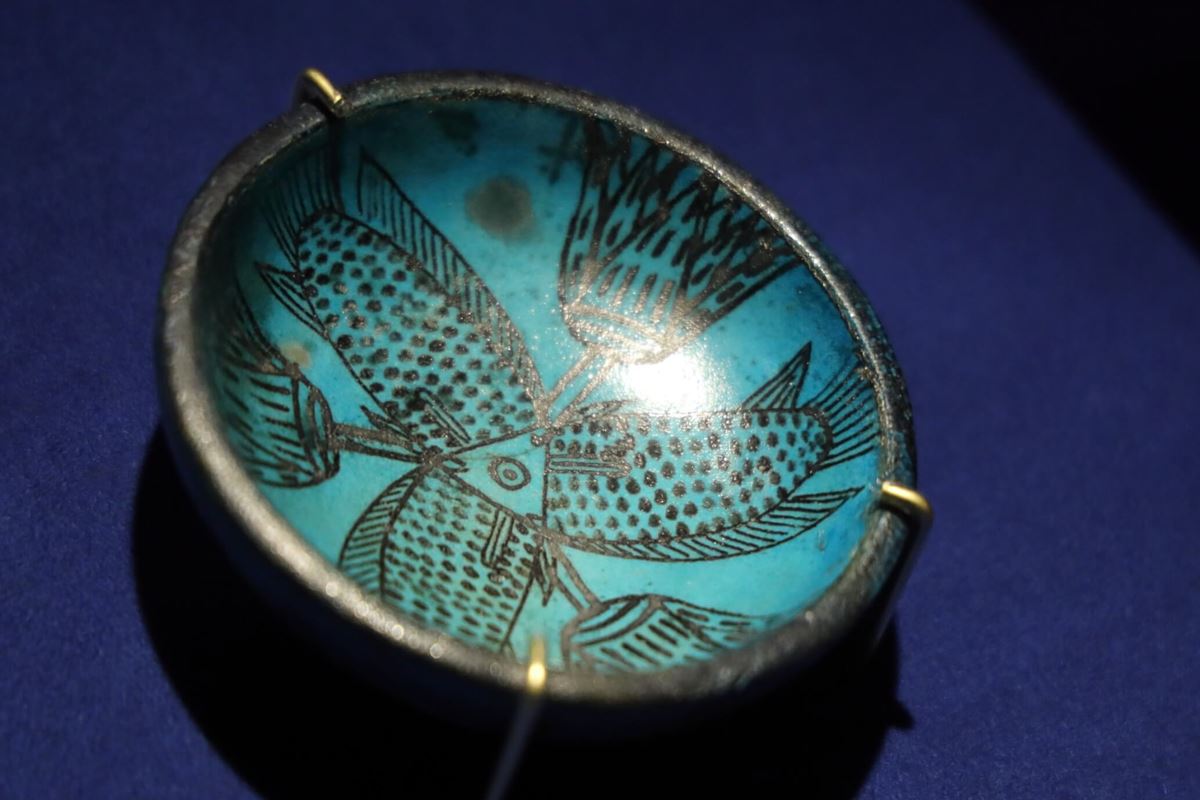 《3匹の魚とロータスを描いた浅鉢》 前1450～前1400年頃