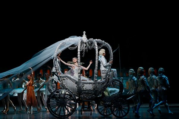 星組 宝塚大劇場公演 三井住友VISAカード シアター スペクタクル・ミュージ… 2024.07.24 花組宝塚大劇場公演 三井住友VISAカード シアター
