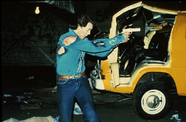 (C)1982 AVCO EMBASSY PICTURES CORP.