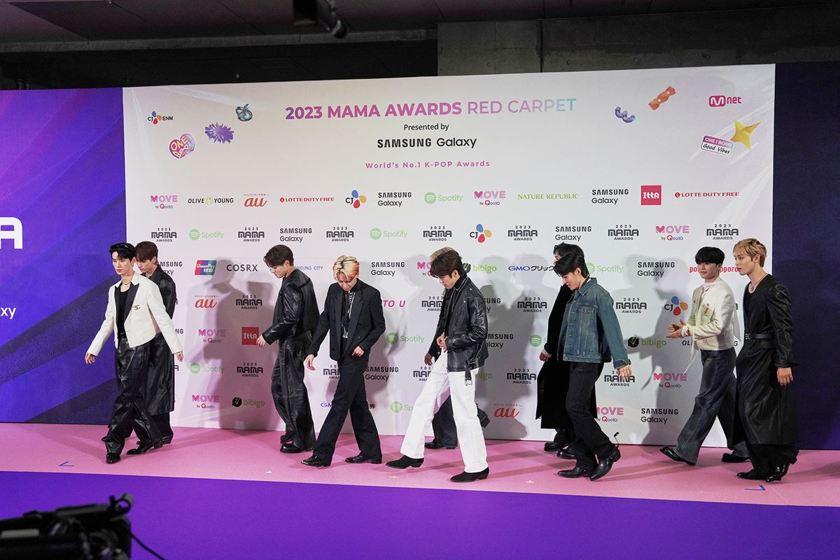 11月28・29日に東京・東京ドームで開催された「2023 MAMA AWARDS」のレッドカーペットDAY1に登場したJO1 撮影：伊藤 由圭 (C) CJ ENM Co., All Rights Reserved