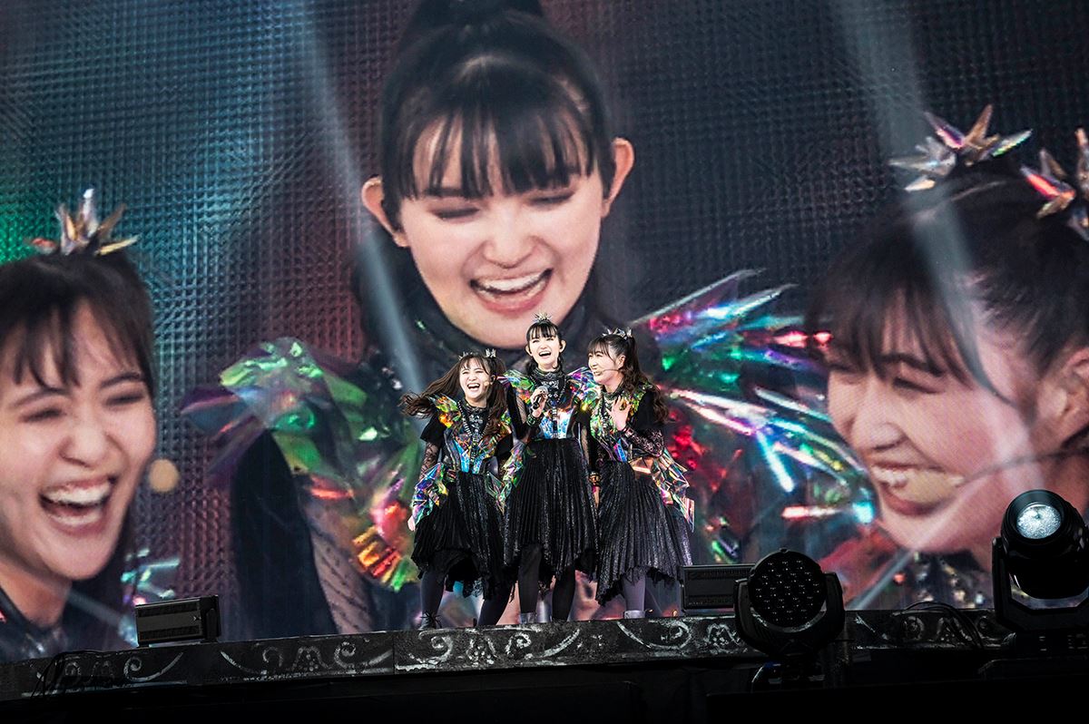 BABYMETAL、MOMOMETALの“聖誕”を祝う横アリ2DAYS完遂 ディレイ・ビュー ...