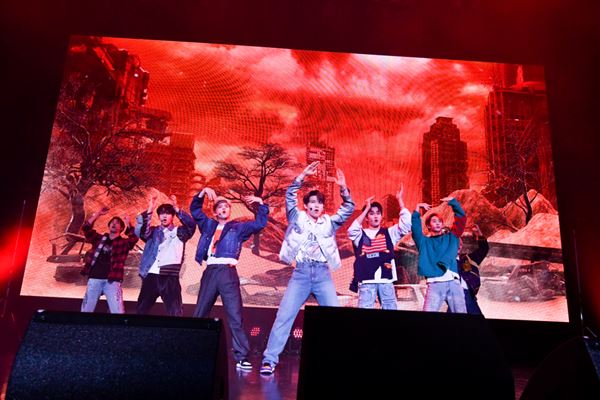 n.SSign フォトブック『1st zepp tour Photobook with Behind