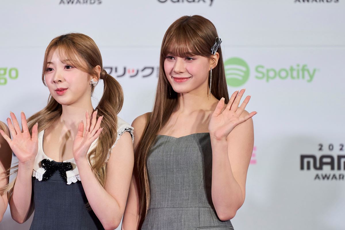 11月28・29日に東京・東京ドームで開催された「2023 MAMA AWARDS」のレッドカーペットDAY2に登場したNiziU 撮影：伊藤 由圭 (C) CJ ENM Co., All Rights Reserved