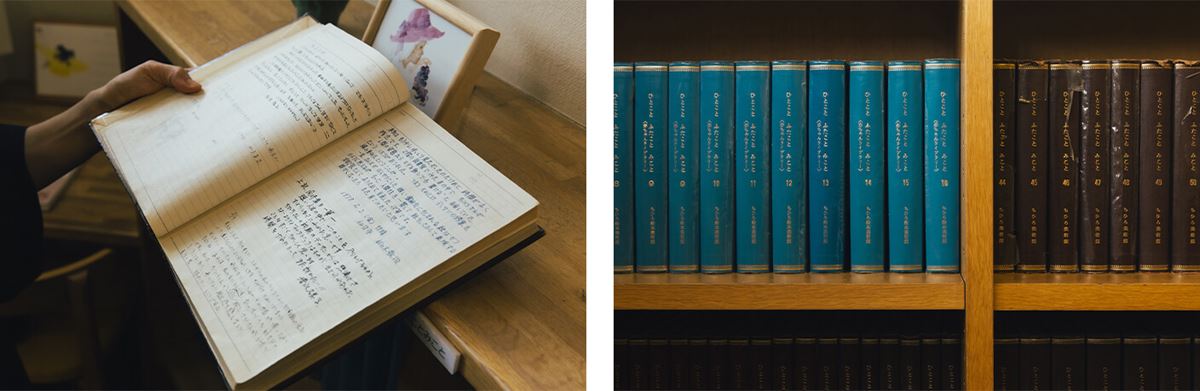 来館者が感想を書き残す「ひとことふたことみこと」のコーナー。開館以来40年間の来館者の感想をまとめた300冊を超えるノートがきれいに製本され並べられています