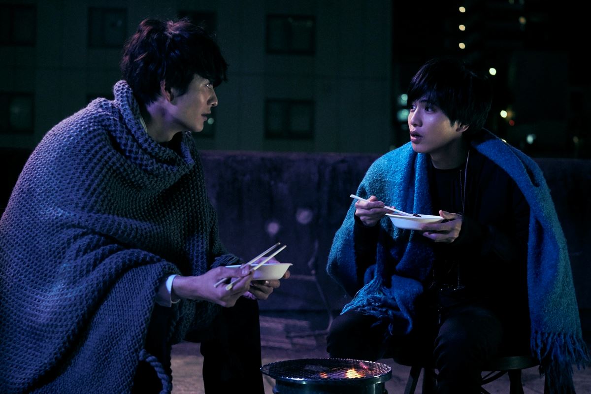 『さんかく窓の外側は夜』 (c)2021映画「さんかく窓の外側は夜」製作委員会 (c)Tomoko Yamashita/libre
