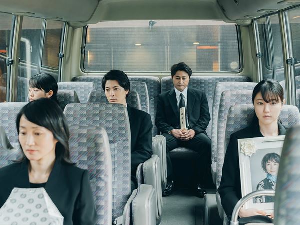 (C)2025 映画「架空の犬と嘘をつく猫」製作委員会