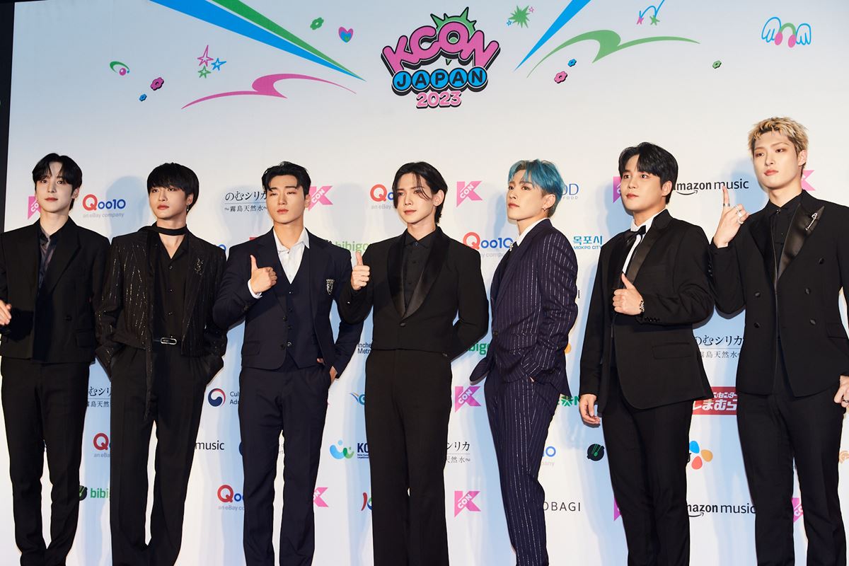 5月13日に幕張メッセで開催された「KCON JAPAN 2023」のレッドカーペットDAY2に登場したATEEZ 撮影：伊藤 由圭 (C)2023 CJ ENM. ALL RIGHTS RESERVED