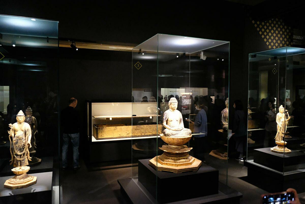 建立900年 特別展『中尊寺金色堂』をレポート 国宝仏像11体を現地よりも間近で360度鑑賞できる！ の画像・写真 - ぴあエンタメ情報