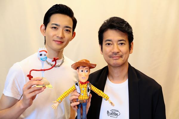 俳優　唐沢寿明　サイン色紙　トイストーリー　ウッディ　声優 トイ・ストーリー』唐沢寿明、俳優が声優をやる難しさ｜シネマ