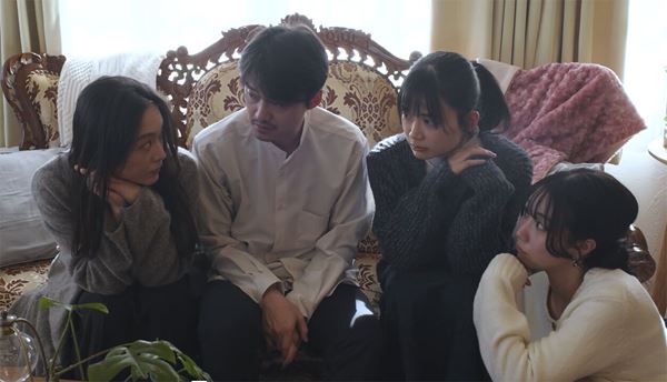 (C)「放送禁止 ぼくの3人の妻」製作委員会