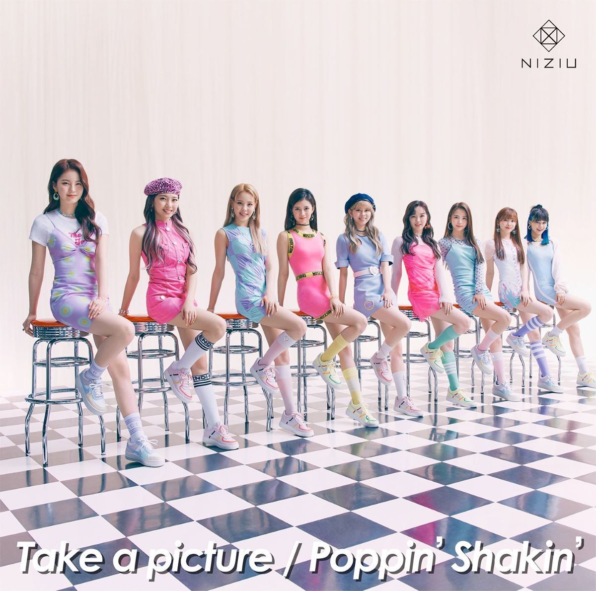 NiziU 2nd Single『Take a picture／Poppin’ Shakin’』初回生産限定盤Aジャケット