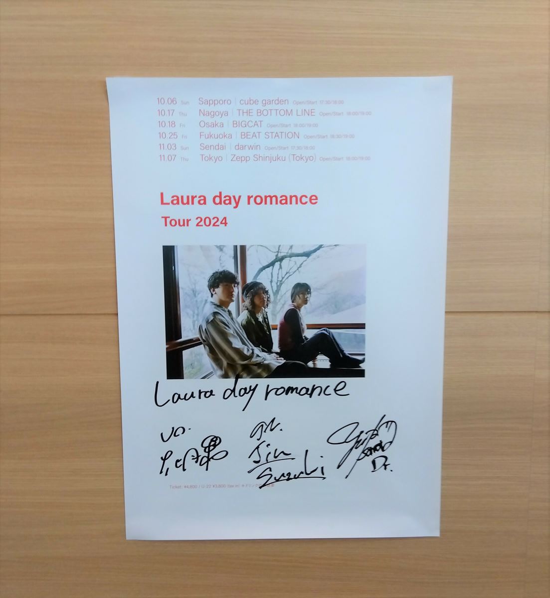 プレゼント】Laura day romanceサイン入りポスター 3名様！ - ぴあ音楽
