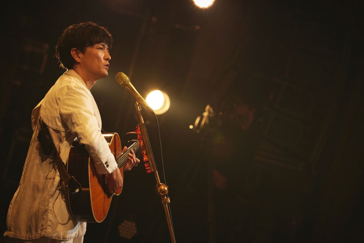 一〇〇本ツアー終了の翌日に行われた一〇一本目の追加公演 ツアーのすべてとこれまでの森山直太朗の歩みを感じられた壮大なライブの模様をレポート の