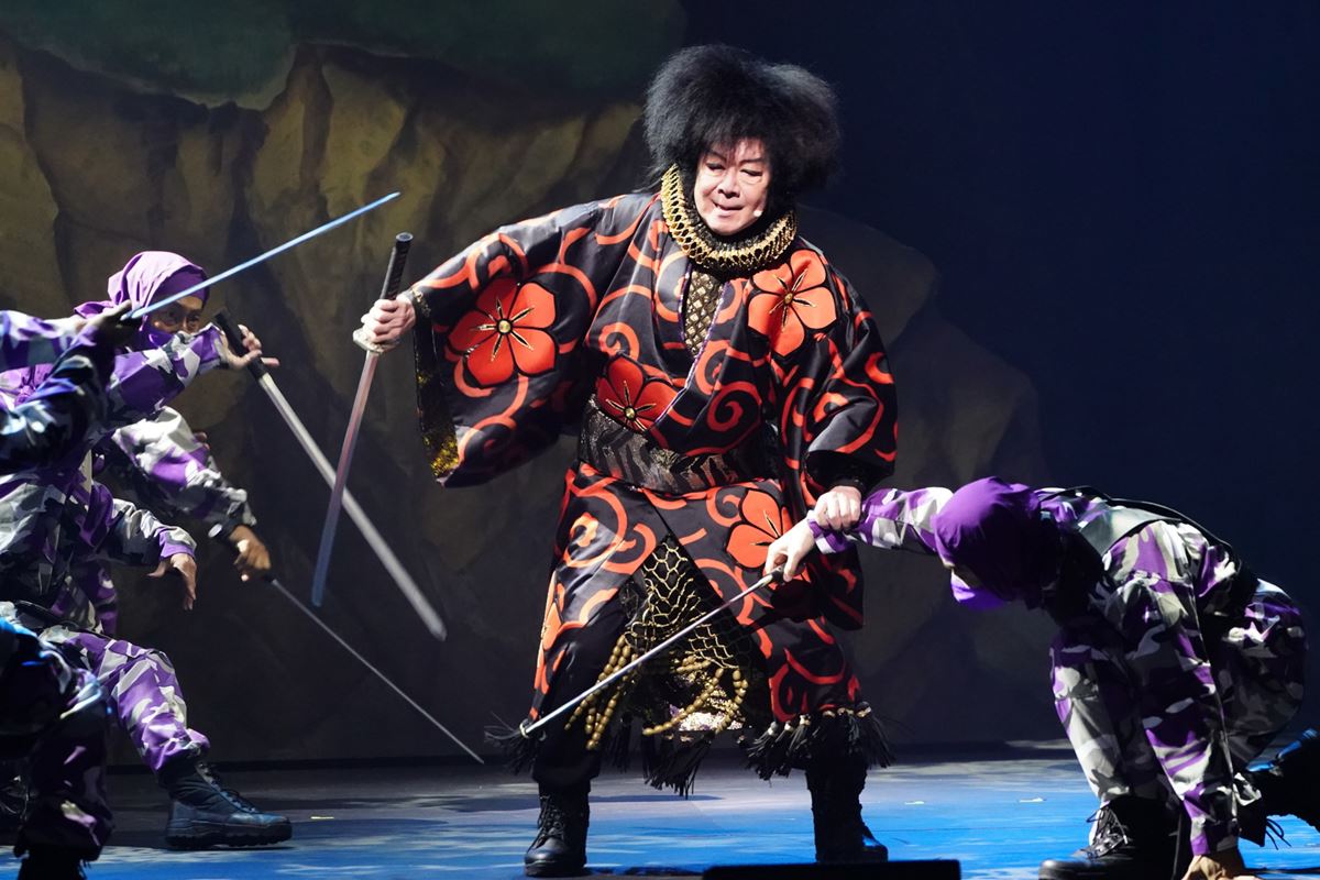 古田新太×天海祐希、舞台『薔薇とサムライ2−海賊女王の帰還−』開幕