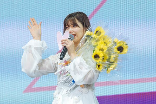 欅坂46 渡邉理佐サインボール Amazon.co.jp: 渡邉理佐 直筆サインボール 元欅坂46.櫻坂46