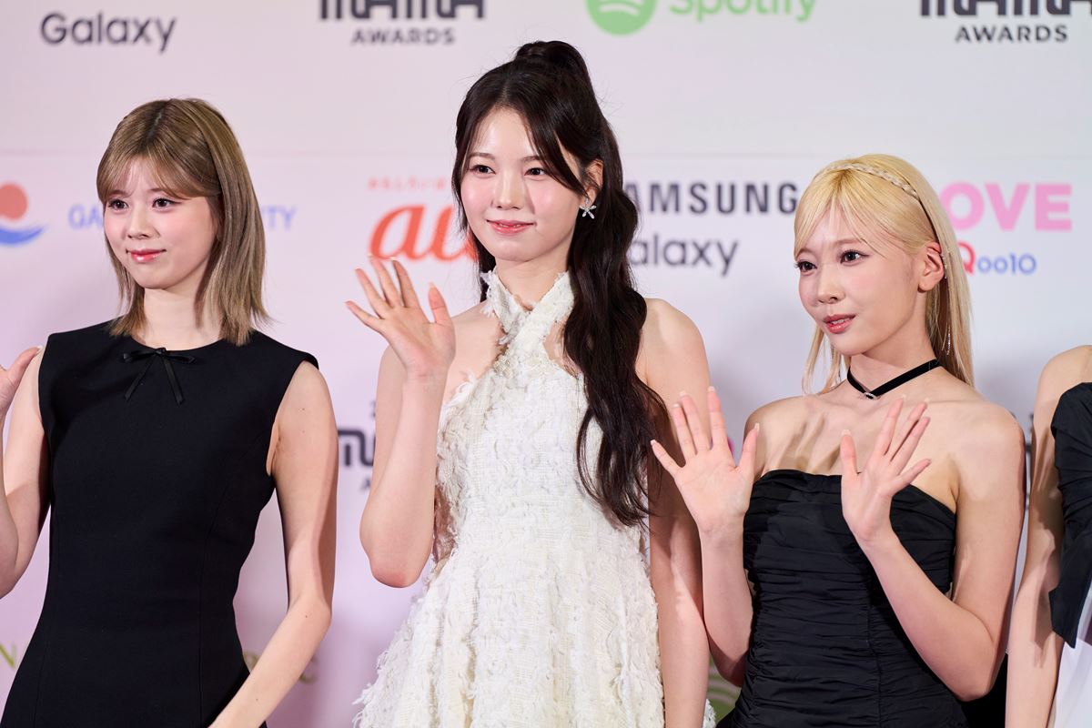 11月28・29日に東京・東京ドームで開催された「2023 MAMA AWARDS」のレッドカーペットDAY2に登場したNiziU 撮影：伊藤 由圭 (C) CJ ENM Co., All Rights Reserved