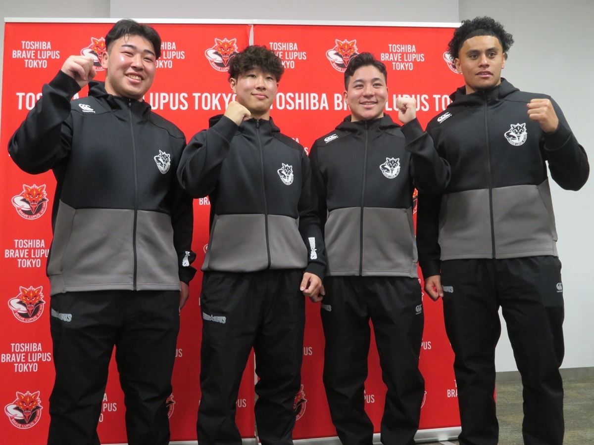 (写真左より)小栁竜晟、高橋佑太朗、伊藤和樹、アダム・タマティ