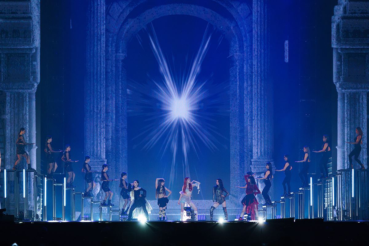 HUH YUNJIN (LE SSERAFIM) +XIAOTING (Kep1er)+Bada X Monika+MINNIE ((G)I-DLE) (C) CJ ENM Co., All Rights Reserved