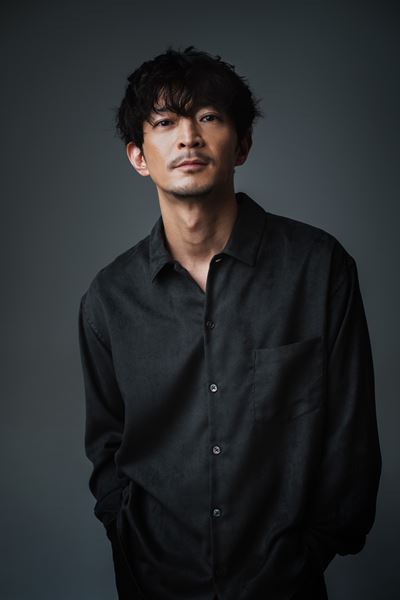 月刊松田凌×小林裕和 月刊 松田凌」は4作品リリース！廃墟や燃え盛る炎の前で撮影