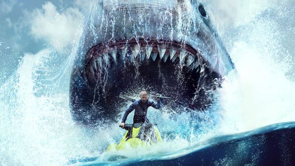 ジェイソン・ステイサムが左足1本で巨大ザメと奮闘!?『ＭＥＧ ザ・モンスターズ２』本編映像公開 - ぴあ映画