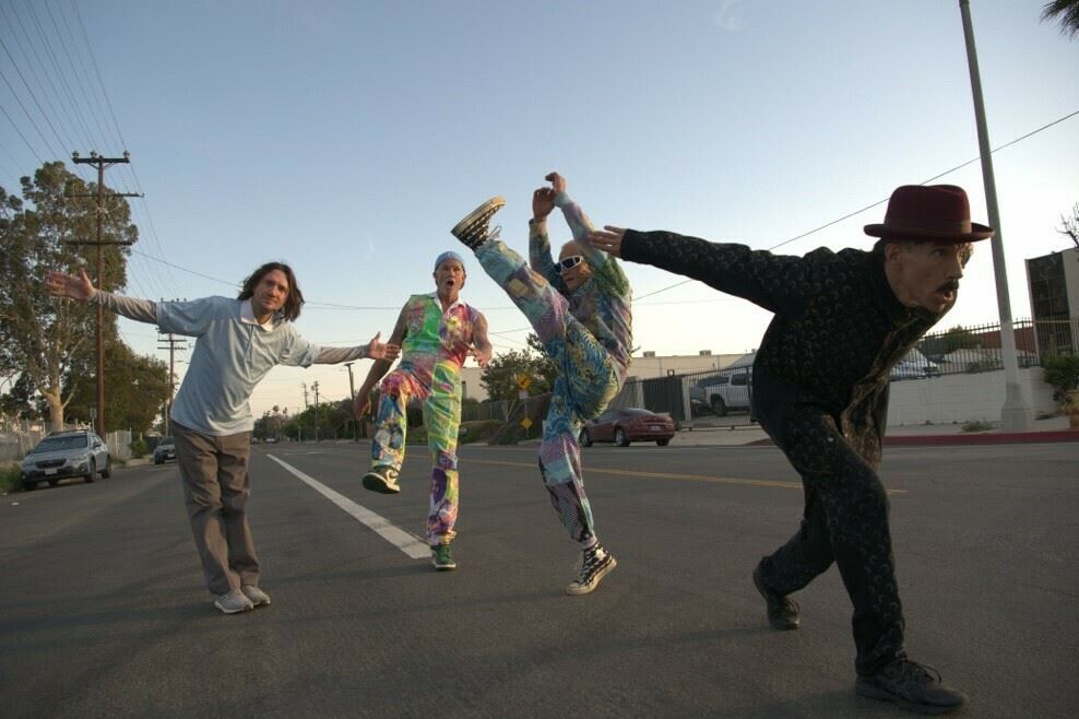 Red Hot Chili Peppers、ツアー中に今年2枚目となる最新アルバムを