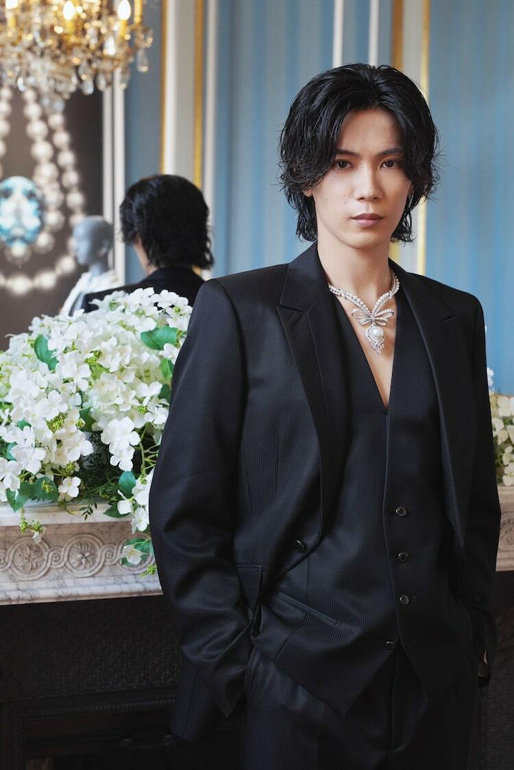 Number_i神宮寺勇太、ミキモトのハイジュエリーまとい美しい輝き放つ