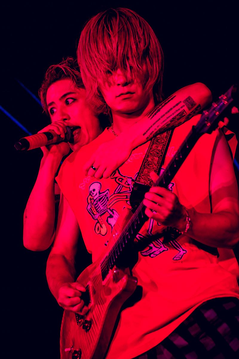 音楽専門誌『ぴあMUSIC COMPLEX』連動企画(第282回)ONE OK ROCKが日本