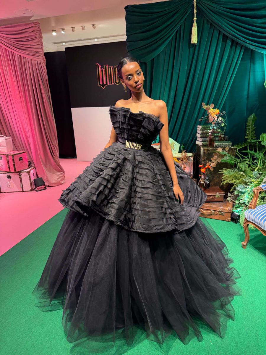 必見】あの“大人気作品”の「美麗ウェディングドレス」が神クオリティ