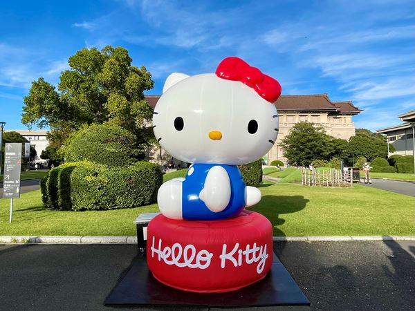 『Hello Kitty展 -わたしが変わるとキティも変わる-』レポート！ 懐かしグッズや最新コラボアイテムなどからハローキティ50年の歩みを紹介 -  ぴあエンタメ情報