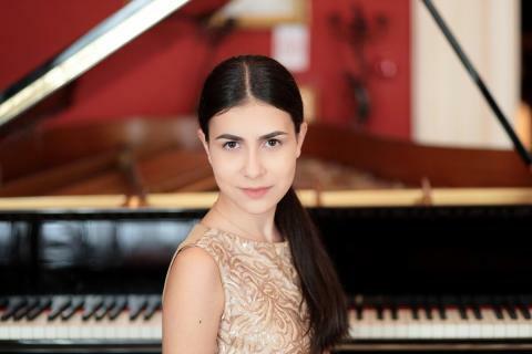 （C）Irina Schymchak