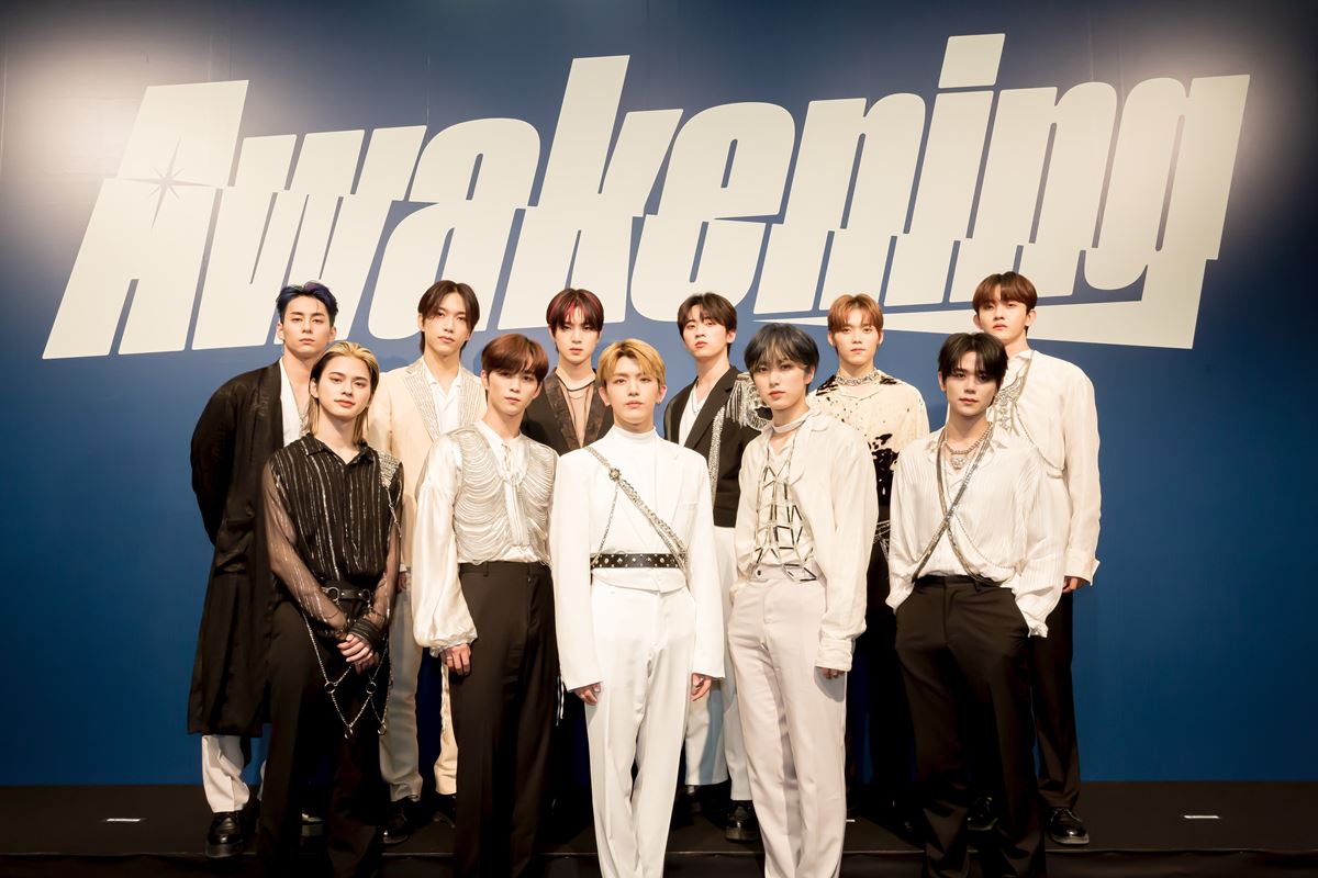 『1ST ALBUM 『Awakening』”覚醒前夜祭”生配信』 (C)LAPONE ENTERTAINMENT