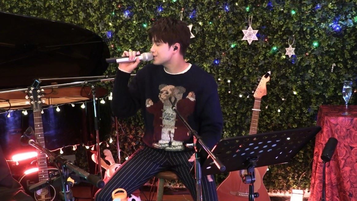 MORISAKI WIN ACOUSTIC LIVE「CHRI’s FIRST CHRISTMAS TIME IS HERE」