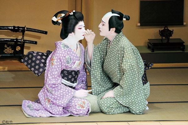 坂東玉三郎 (1978年) |本 | 通販 | Amazon