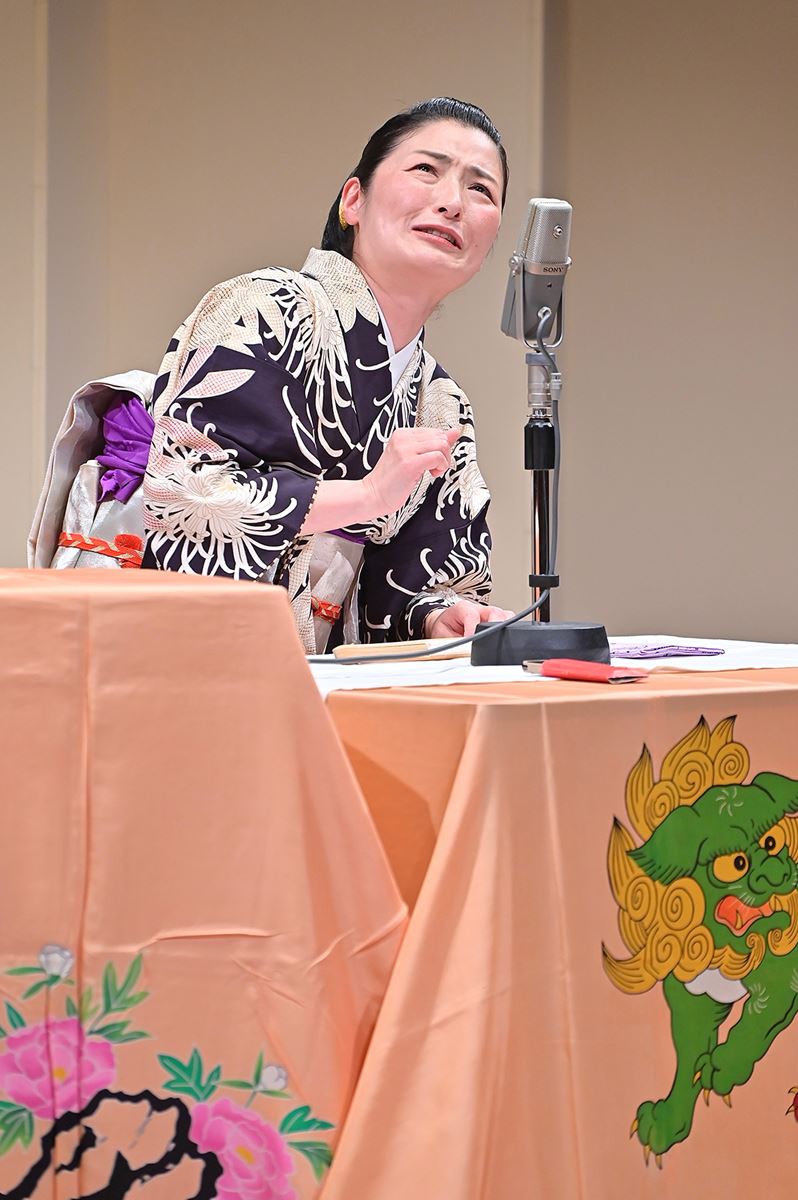 東家三可子 撮影：橘蓮二