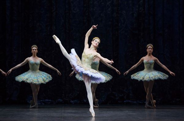 (C)Julien Benhamou / Opera national de Paris