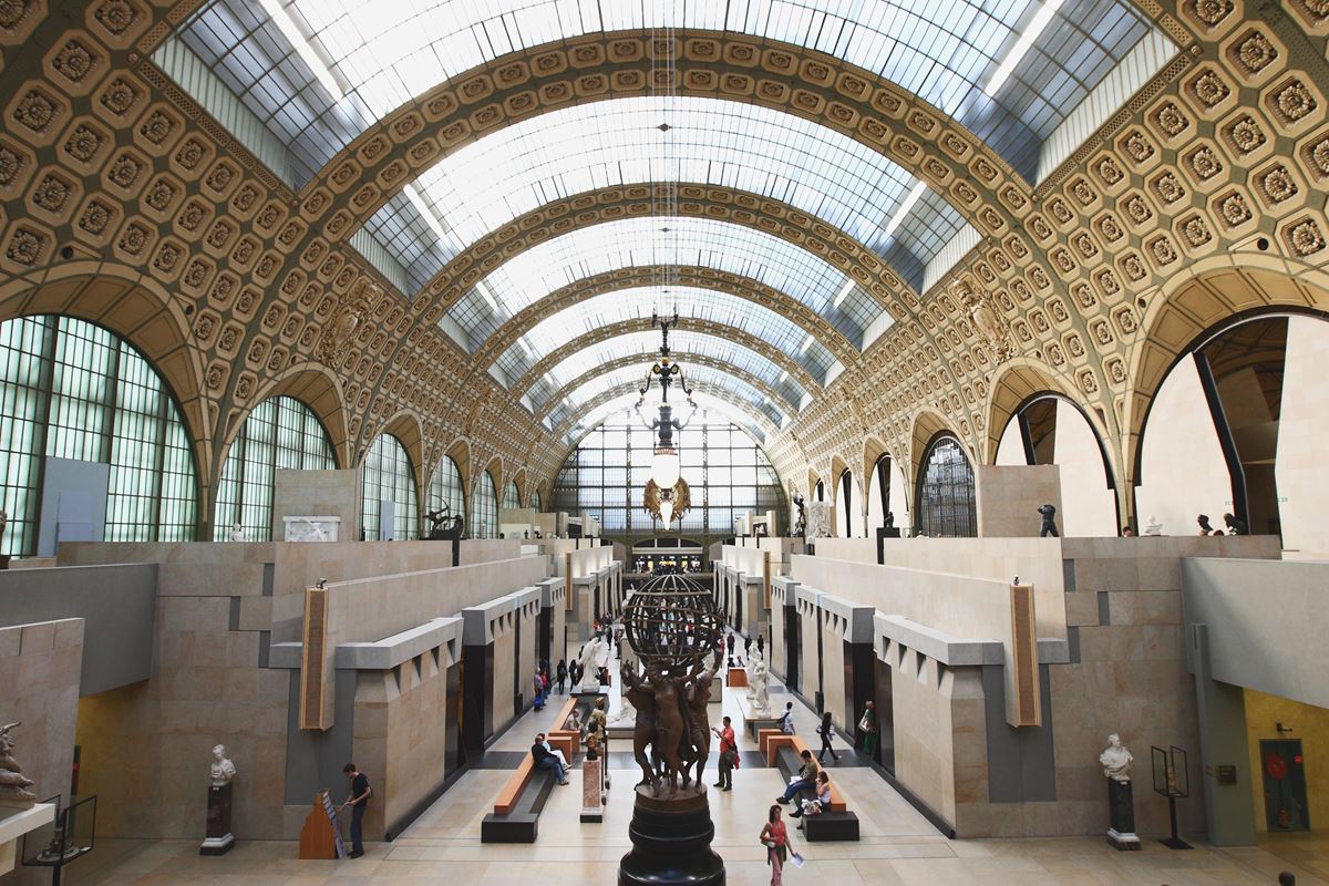 パリ、オルセー美術館の館内　写真：アフロ