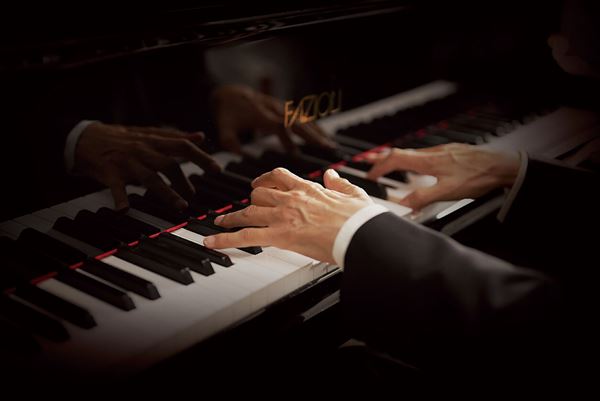 (C)2026「ブーニン　天才ピアニストの沈黙と再生」製作委員会