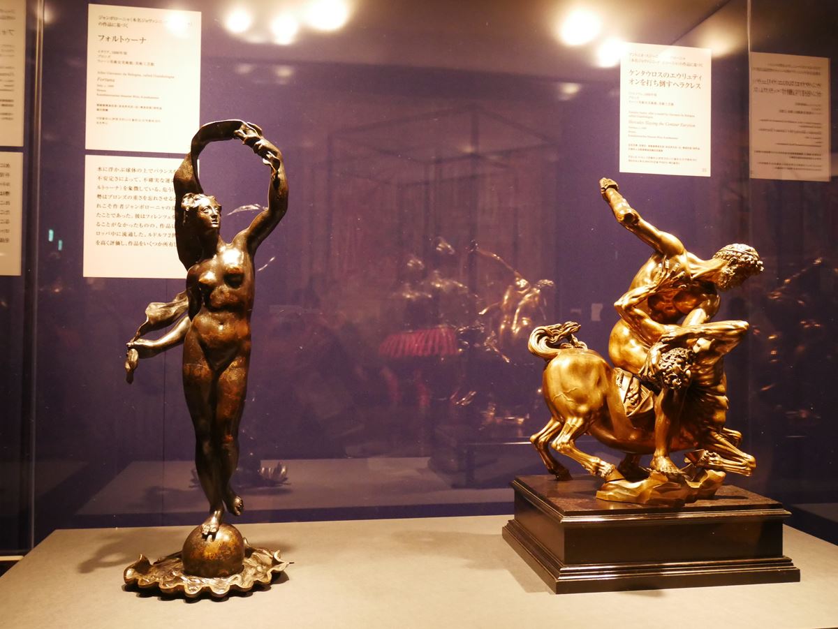 右：アントニオ・スジーニ、ジャンボローニャ（本名ジョヴァンニ・ダ・ボローニャ）の 作品に基づく　《ケンタウロスのエウリュティオンを打ち倒すヘラクレス》　1600年頃 　　ウィーン美術史美術館、美術工芸館　左：ジャンポローニャ本名ジョヴァンニ・ダ・ボローニャ）の作品に基づく　《フォルト ゥーナ》　1600年頃　ウィーン美術史美術館、美術工芸館
