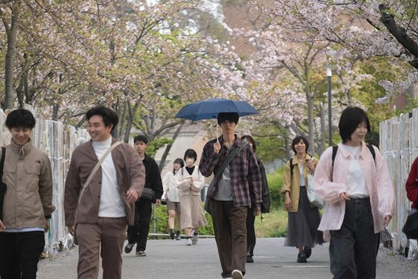 (C)2025「今日の空が一番好き、とまだ言えない僕は」製作委員会