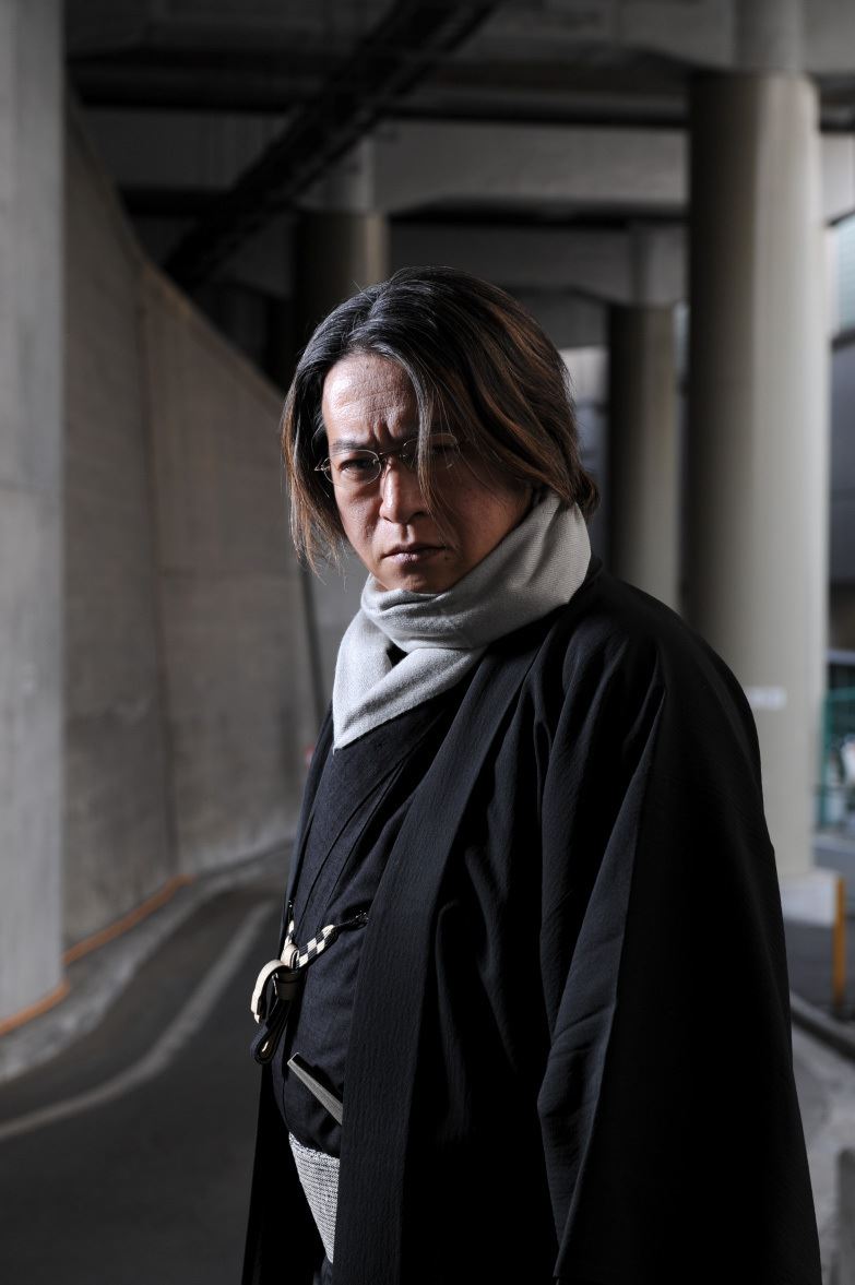 京極夏彦原作の舞台『死ねばいいのに』来年1月上演決定 主演・新木宏典、上演台本・演出はシライケイタ の画像・写真 ぴあエンタメ情報