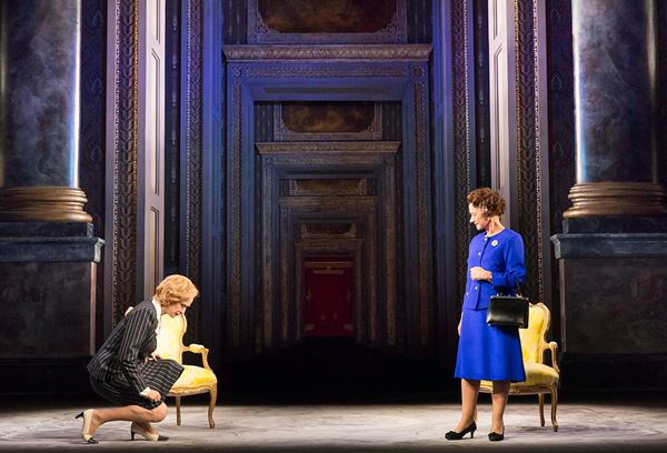 NTLive『オーディエンス』 photo by Johan Persson