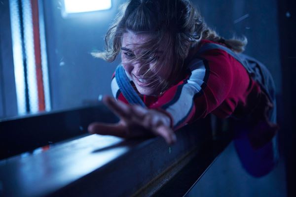 (C)RISING WOLF ALL RIGHTS RESERVED