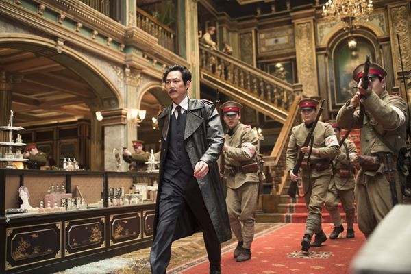 (C)2015 SHOWBOX AND CAPER FILM ALL RIGHTS RESERVED.