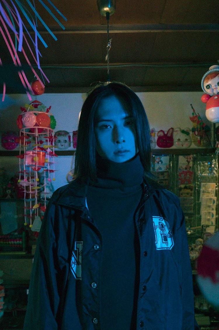 釈迦坊主が新曲「Poo」MV公開、Spikey Johnが監督 ぴあ音楽