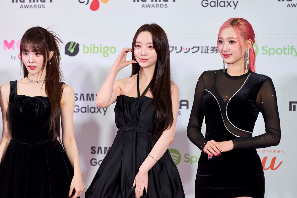 11月28・29日に東京・東京ドームで開催された「2023 MAMA AWARDS」のレッドカーペットDAY2に登場したEL7Z UP 撮影：伊藤 由圭 (C) CJ ENM Co., All Rights Reserved