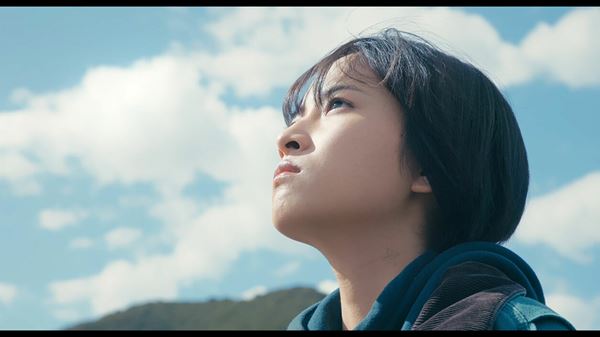 (C)2023「青すぎる、青」製作委員会