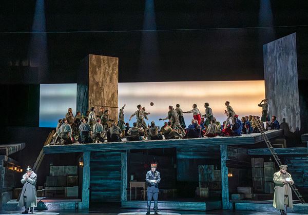 (C)Karen Almond／Houston Grand Opera