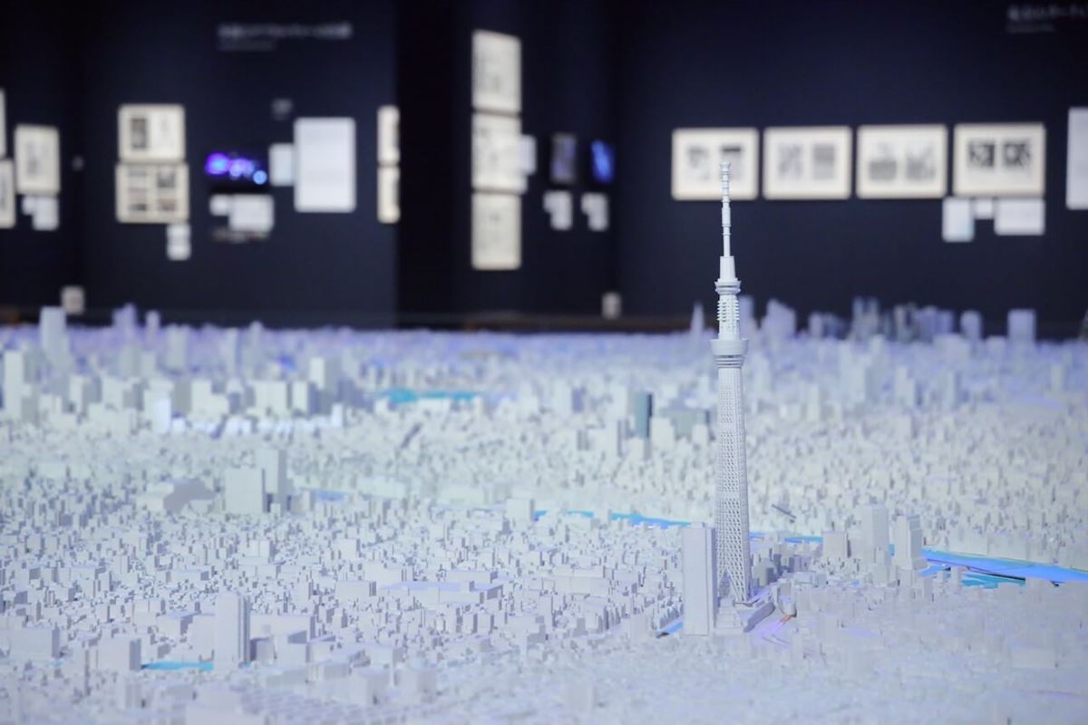 3Dマップを元に制作された東京の都市模型。都庁やスカイツリーなどはより精巧に作られている