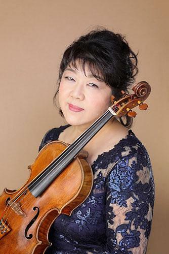 川本嘉子　(C)島崎 陽子